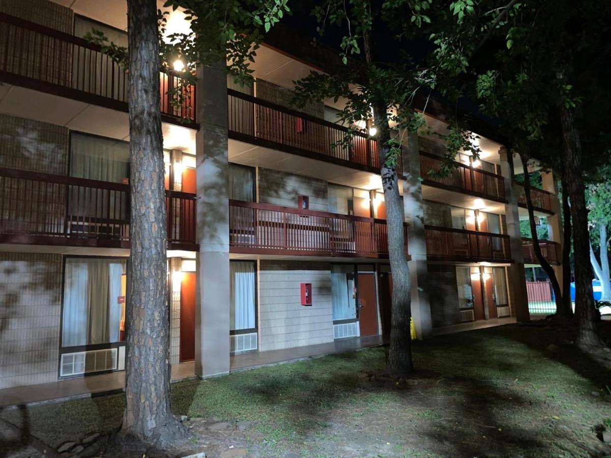 Greentree Hotel & Extended Stay I-10 Fwy Houston, Channelview, Baytown Exterior photo
