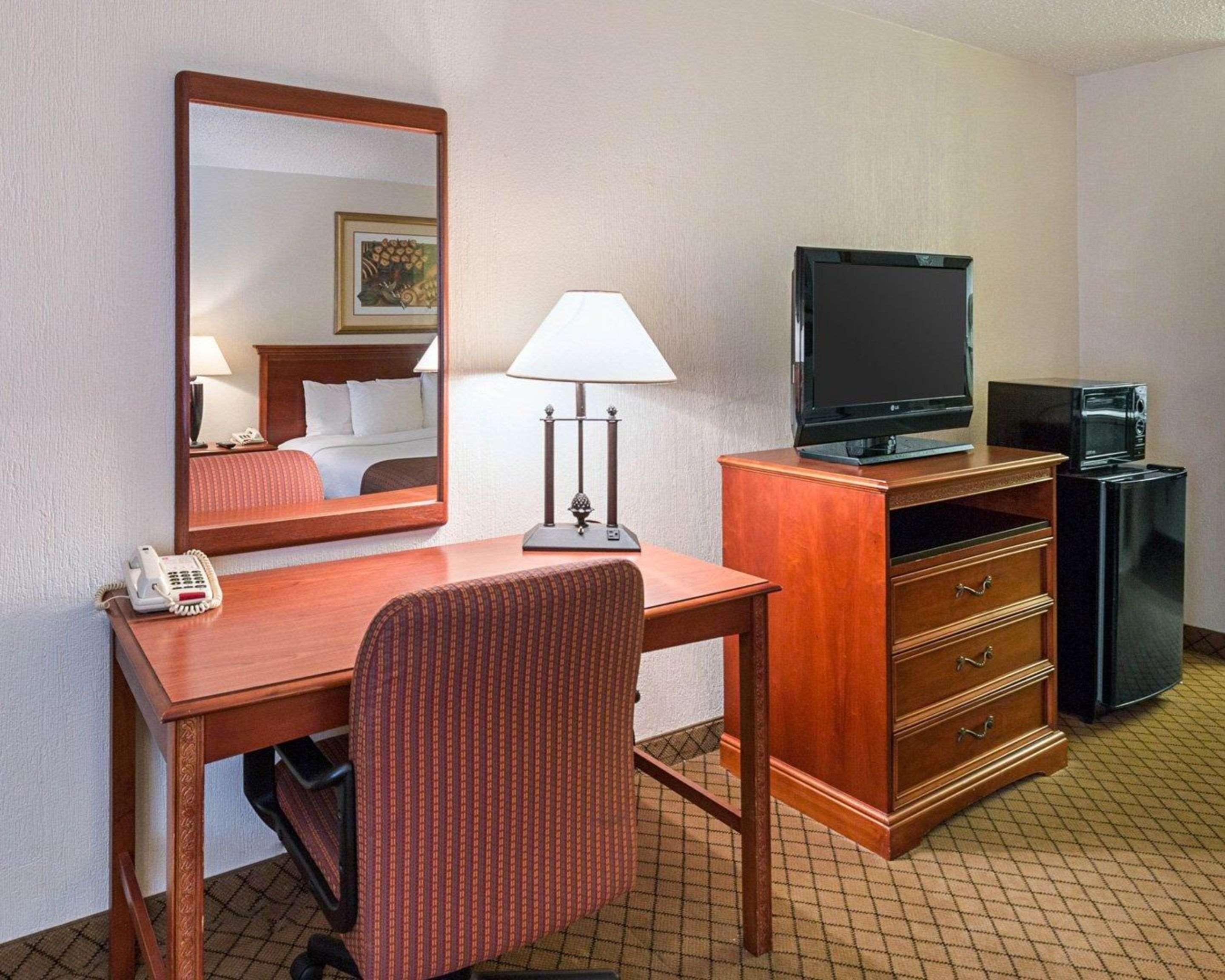 Greentree Hotel & Extended Stay I-10 Fwy Houston, Channelview, Baytown Exterior photo